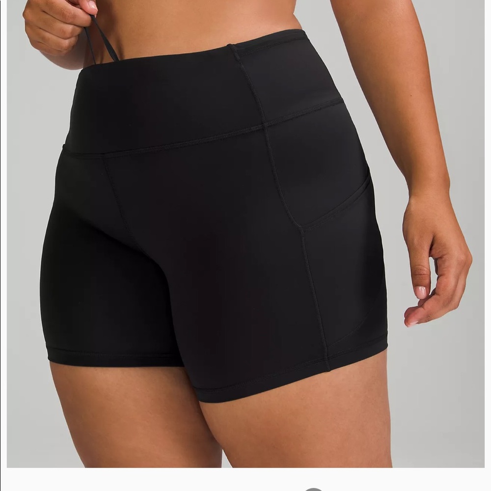 lulu Fast and Free High-Rise Short 6. brand new. no tag but never worn